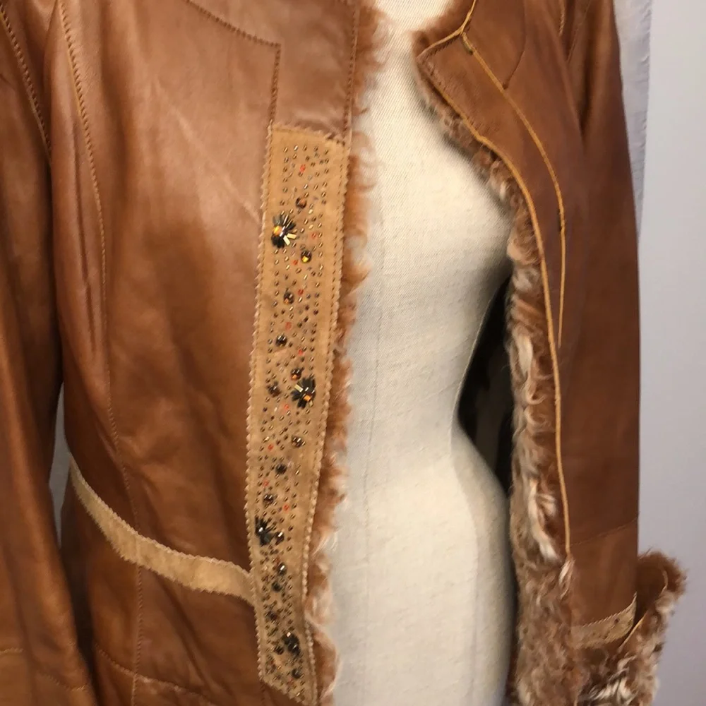Gorgeous Cache 100% lamb leather jacket. The inside is polyester and lamb fur. - Picture 3 of 9
